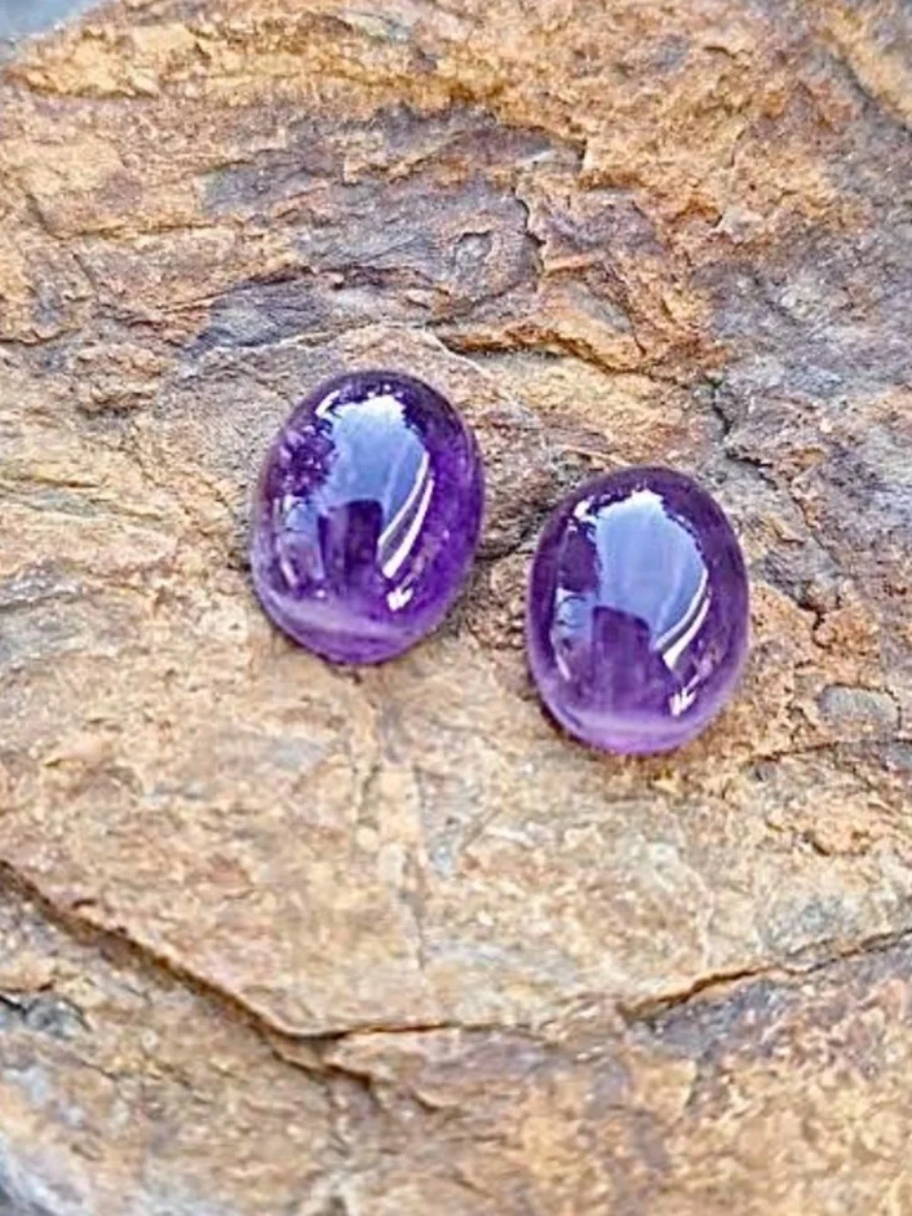 11.85 Carats Set of 2 Matched Amethyst Oval Cabochons, NWT, 8mmx10mm